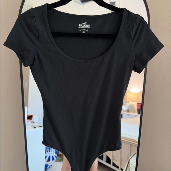 Hollister Black Scoop Neck Short-Sleeve Bodysuit - Picture 2 of 5